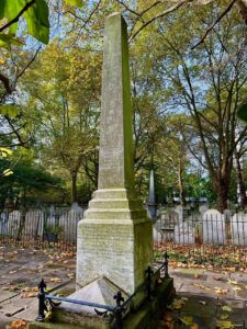 photo of the obelisk monument to Daniel Defoe
